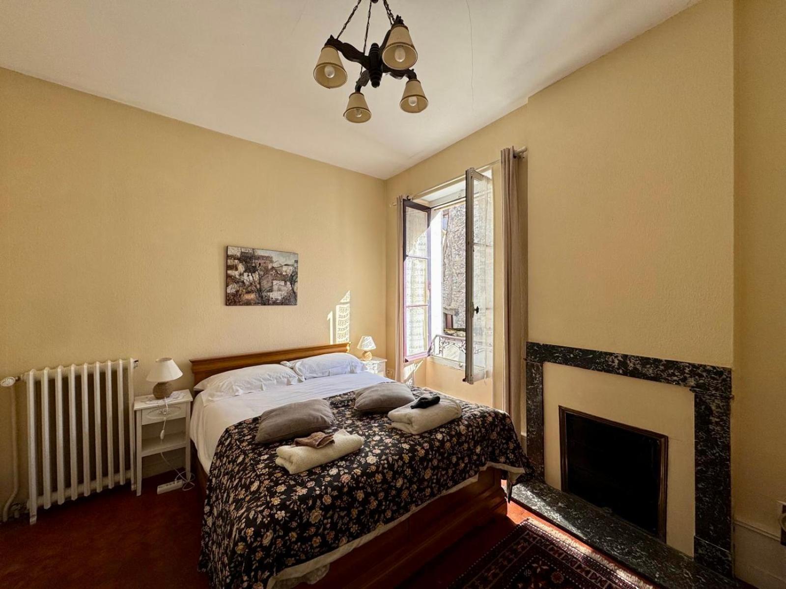 L'Escapade Place Voltaire Vermenton Room photo