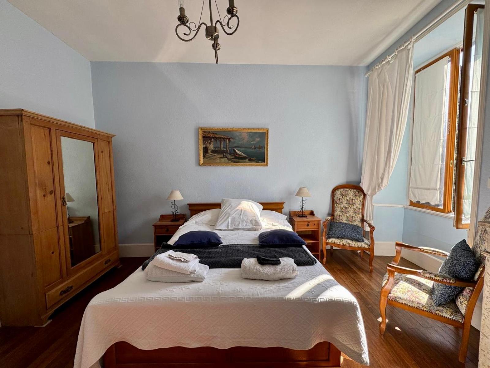 L'Escapade Place Voltaire Vermenton Room photo